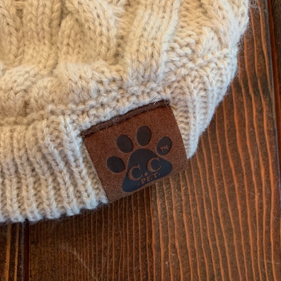 C.C Pet Cable Knit Sweater Size L (20-26 lbs) - Picture 4 of 10